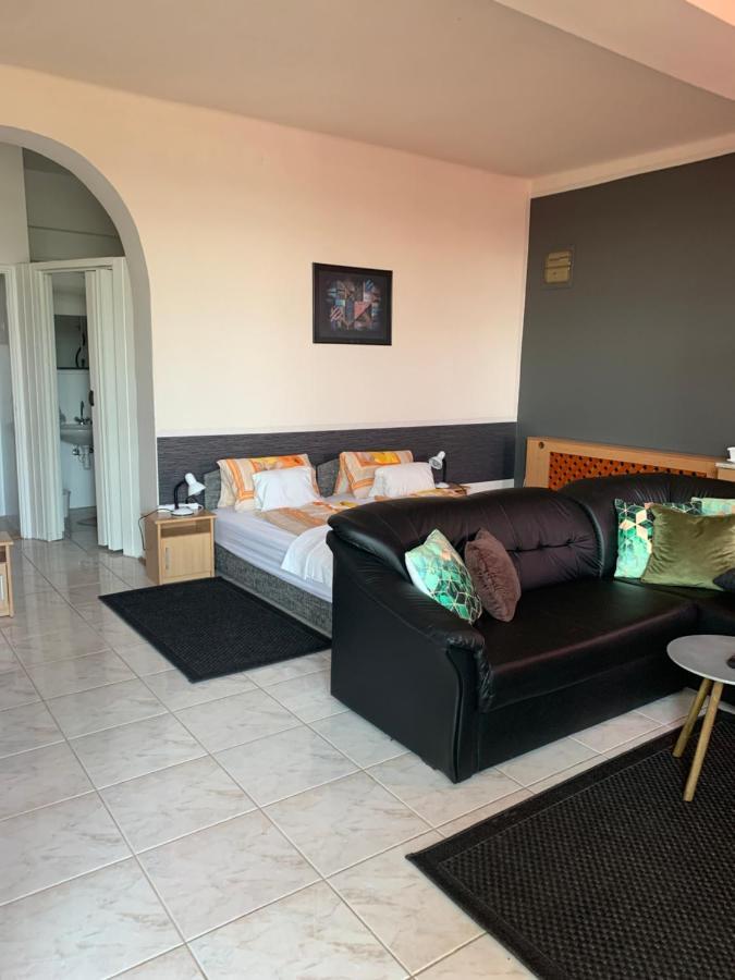 Apartamento Arthaus Roenoek Ronok Exterior foto